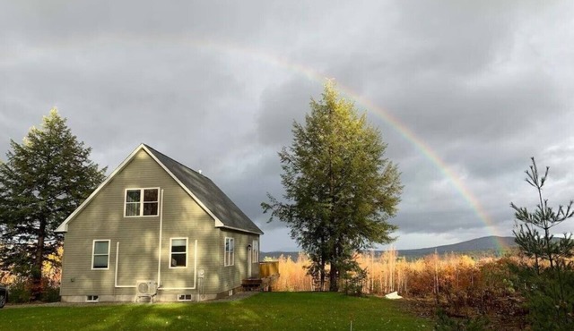 Tranquil mountain view home near downtown North Conway Mountain Views. Cable TV.