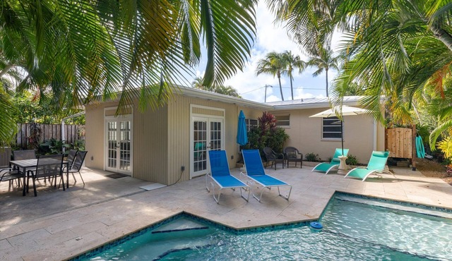 Tropical 3BR Casa Marina Retreat w/Private Pool — Steps to Higgs Beach