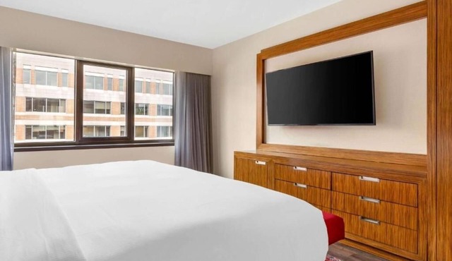 Two 2-Bedroom Connecting Suites | Free Breakfast | Kitchenette & Indoor Pool