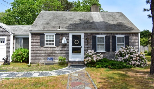 Two bedroom just .4 miles from Pleasant Street Beach