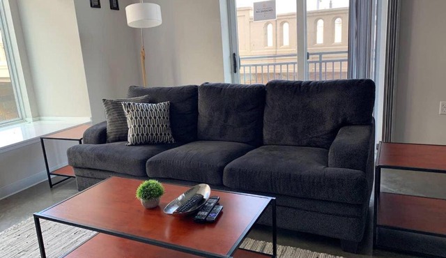 Upscale Riverfront 2BR Apt in Milwaukee