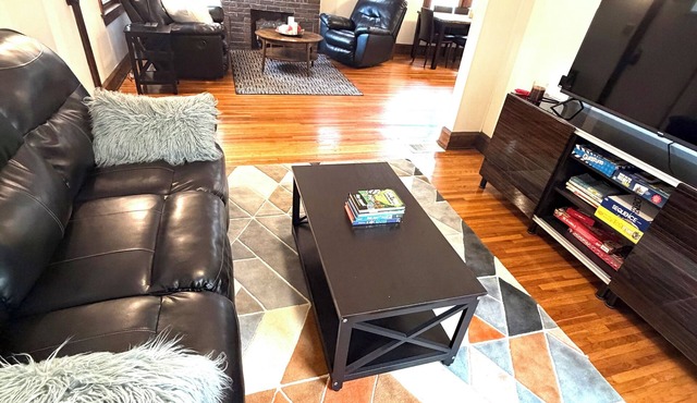 Urban Hideaway Como, U of M, Stadiums, downtown Mpls & St Paul, MOA, MSP AirPort