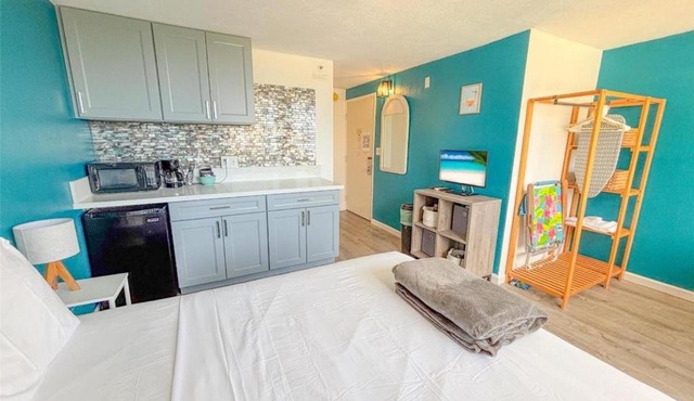 Waikiki studio Best location No resort fees