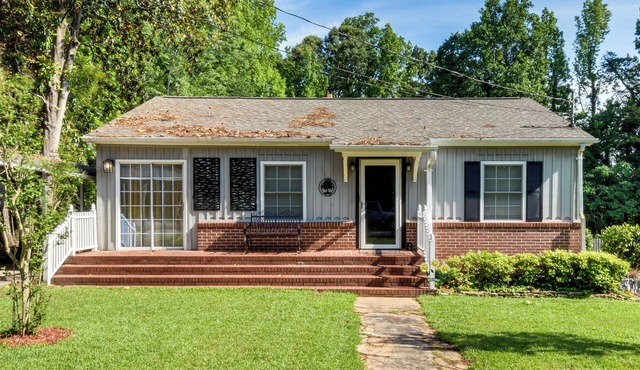 Walkable Location! Peaceful Toccoa Escape w/Yard