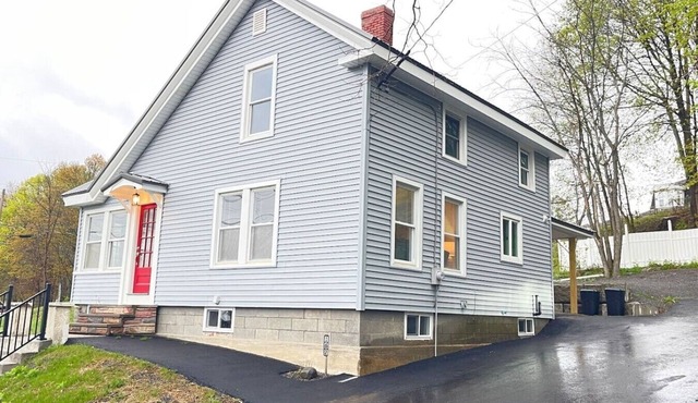 Waterfront Cape | 3BR/2 Bath| Fire Pit
