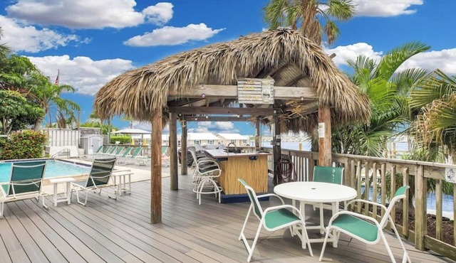 Waterfront Dock Pool Downtown Near Duval Pet