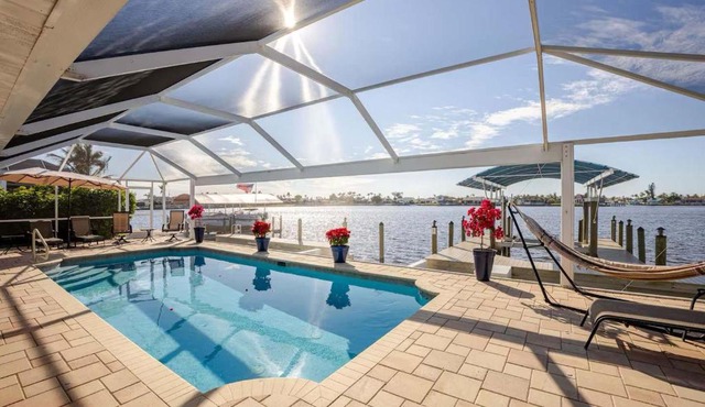 Waterfront Escape Luxurious Stay
