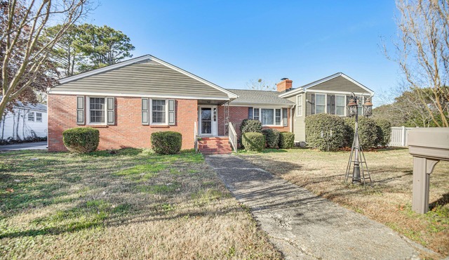 Waterfront Home w/Deck & Yard in Hampton!