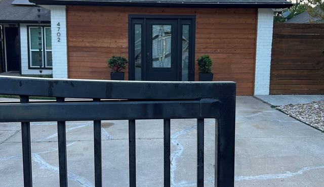 Wonderful studio with AC in vibrant Austin neighborhood