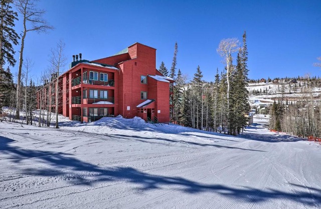 Brian Head Ski-In/Ski-Out Condo w/Resort Perks!