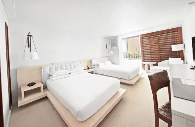 Near Beach Destination! 4 Great Units, Pools