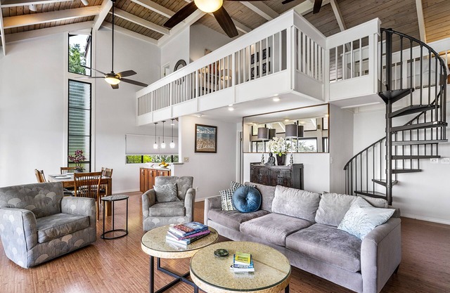 Punahele A301: Panoramic Views 3 Bed, 3 Bath Open Living Areas and Ocean Vistas