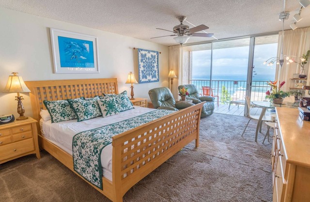 Royal Kahana 1104 - Oceanview Studio - Free Activities - Oceanfront Complex!