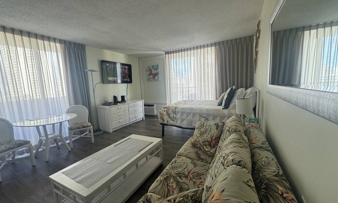 Waikiki Condo | 🌺 12 GUESTS 3 X ❤️AWESOME STUDIOS❤️ FREE PARKING 🏝️ 5MIN TO OCEAN 🏊♀️