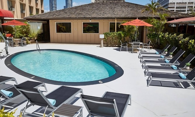 Ala Moana House | Family Retreat! 3 Great Units, Pet-Friendly, Onsite Pool, Near Great Lawn