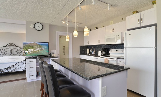 Waikiki Apartment | Fully Remodeled View Condo with Free Parking and Hi-Speed WiFi