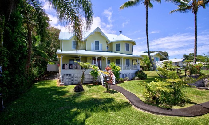 Hakalau House | House ∙ 3 bedrooms ∙ 8 guests