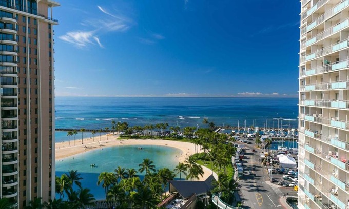 Waikiki House | Ilikai 1418