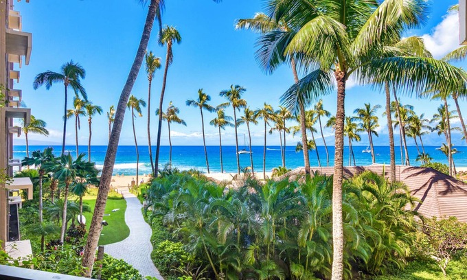 Kaanapali Condo | Maui Resort Rentals: Ka'anapali Ali'i 432 - Deluxe Oceanview Interior Courtyard