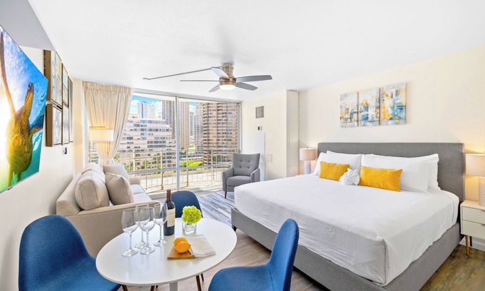 Waikiki Condo | Newly Renovated Ilikai Marina Condo - Near Beach!