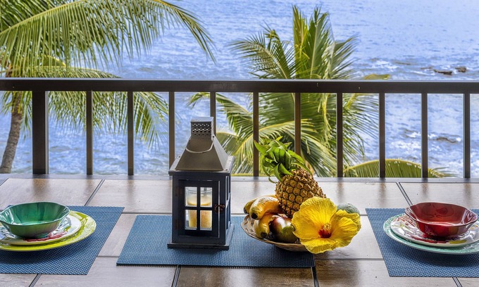 Kailua-Kona Condo | Oceanfront Penthouse - AC, Crashing Waves, Spectacular Sunsets, Surfers, Turtles