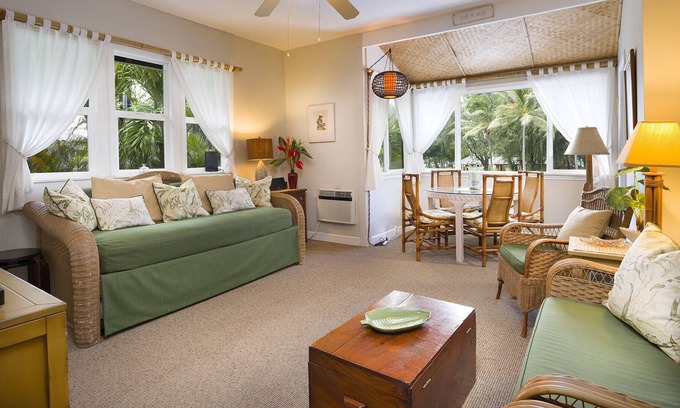 Kailua House | Prime Location Across from Kailua Beach Park w/AC!!