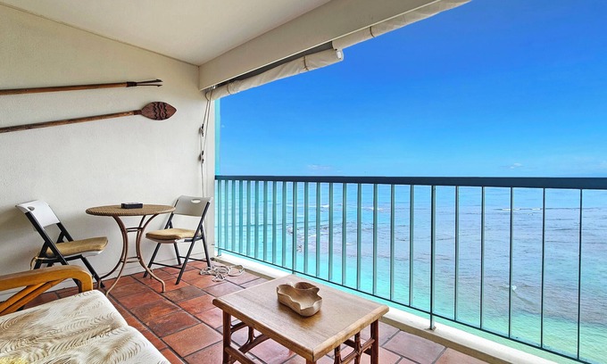 Honolulu Apartment | Sans Souci 1106 πΆ Gold Coast Seaside Studio above the Beach 30+Nights