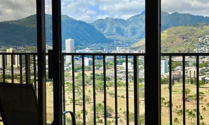Waikiki Condo | Sunrise view and mountain breeze 1bd apt