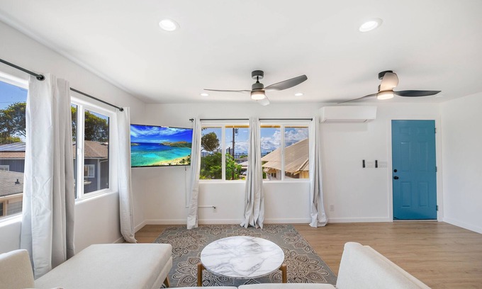 Kaimuki House | Waikiki and Diamond Head Views with Stunning 5Bed/4Bath