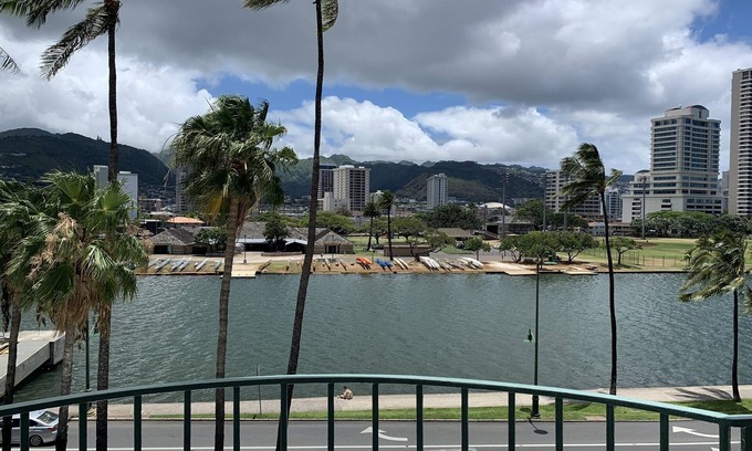 McCully - Moiliili Apartment | Waikiki Apartment sleeps 5 parking included