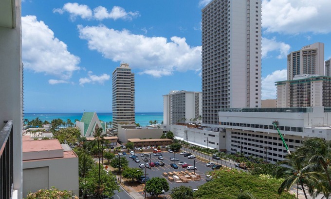 Waikiki Condo | Waikiki Banyan OCEAN VIEW REMODELED - "Ohana Suite" , free parking, lots of amenities!