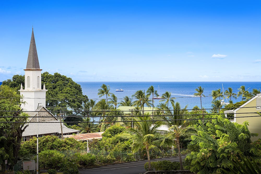 Historic Kailua Village Condo | Cozy Oceanview Unit w/AC & Shared Pool in the Heart of Kona Town: Kalanikai 306