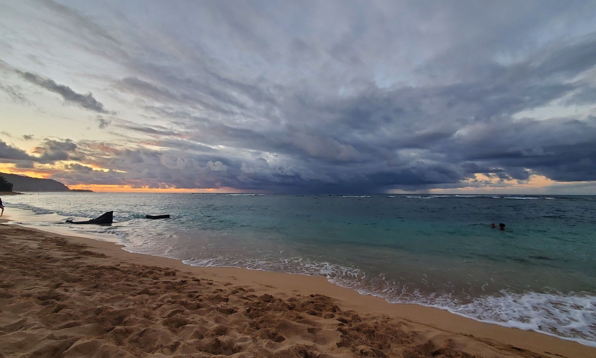 Mokuleia Apartment | North Shore Ocean and Mountain Views Steps to Aweoweo Beach Park Pet friendly