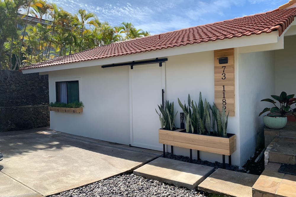 Kona Palisades Apartment | Tropical Bliss Cottage, Brand New Guest House close to the heart of Kailua Kona!