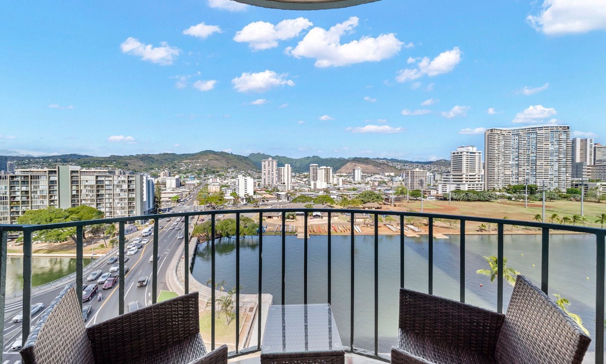 McCully - Moiliili Apartment | Waikiki Beach Golden Holiday