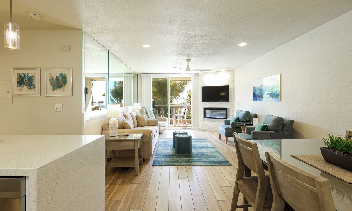 Townsite Condo | Stunning Ocean, Pool, and Garden views from Beautifully Appointed Unit!
