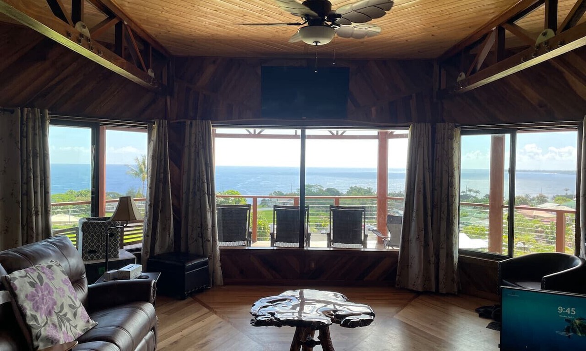 Paukaa Apartment | Magic Skies Top Floor Dream
