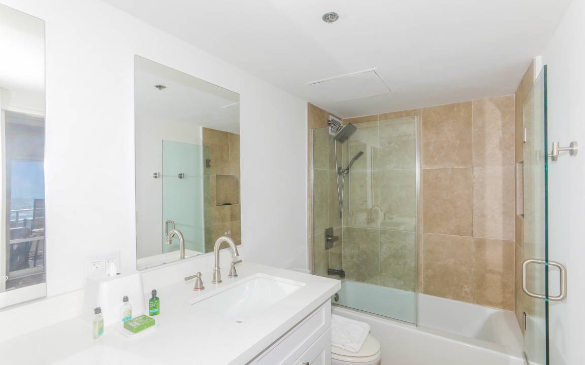 Photo of Bathroom in Waikiki