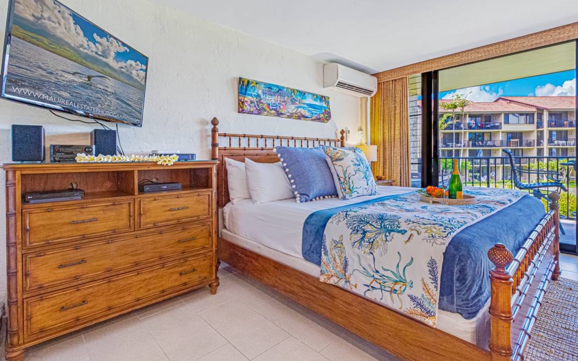 Photo of Bedroom in Historic Lahaina Front Street