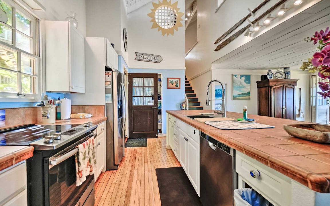 Photo of Kitchen in Maunaloa