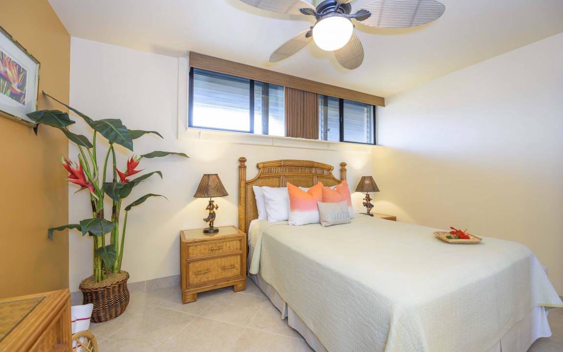 Photo of Bedroom in Historic Lahaina Front Street
