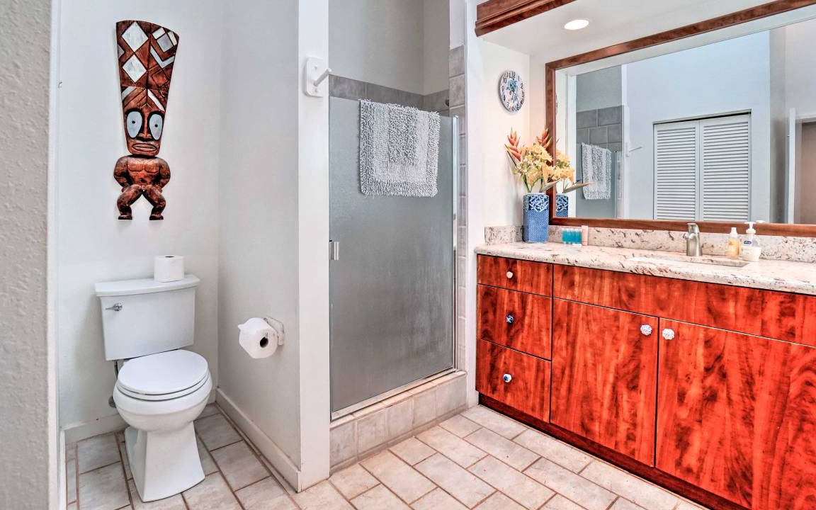 Photo of Bathroom in Maunaloa
