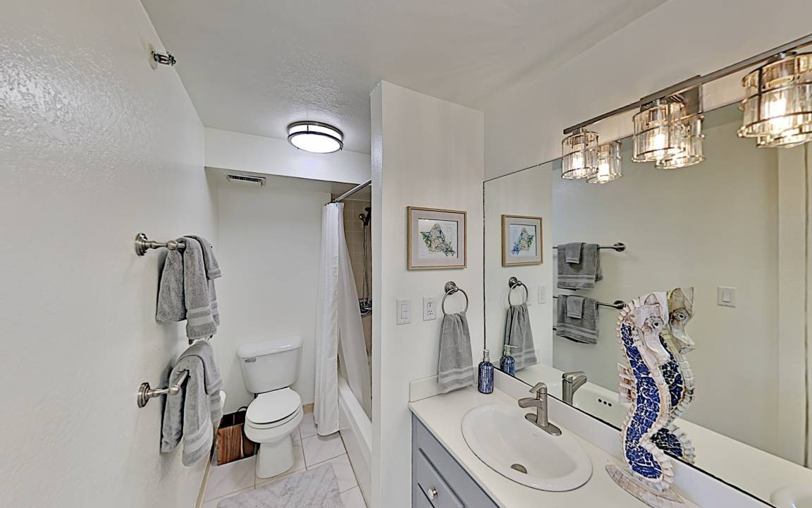 Photo of Bathroom in McCully - Moiliili