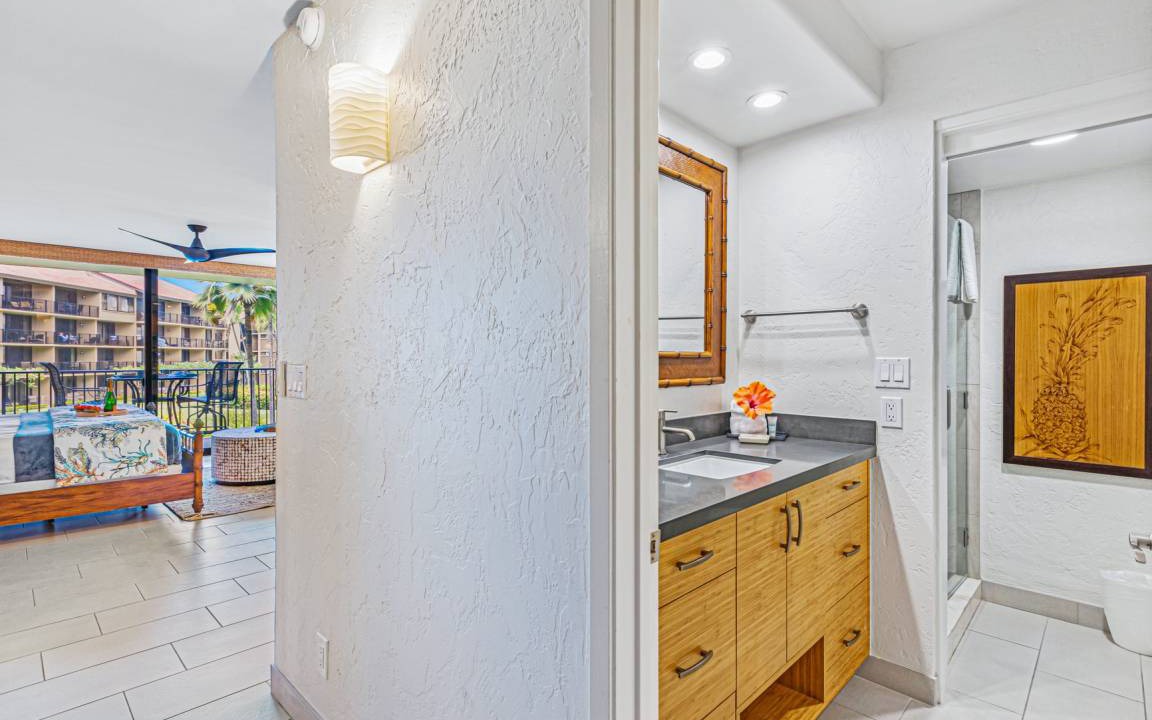 Photo of Bathroom in Historic Lahaina Front Street