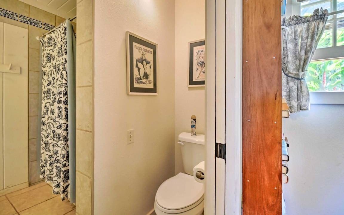 Photo of Bathroom in Maunaloa