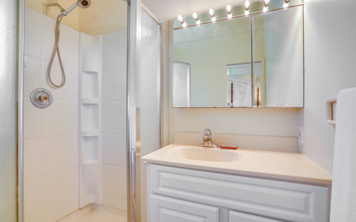 Photo of Bathroom in Diamond Head - Kapahulu - St. Louis