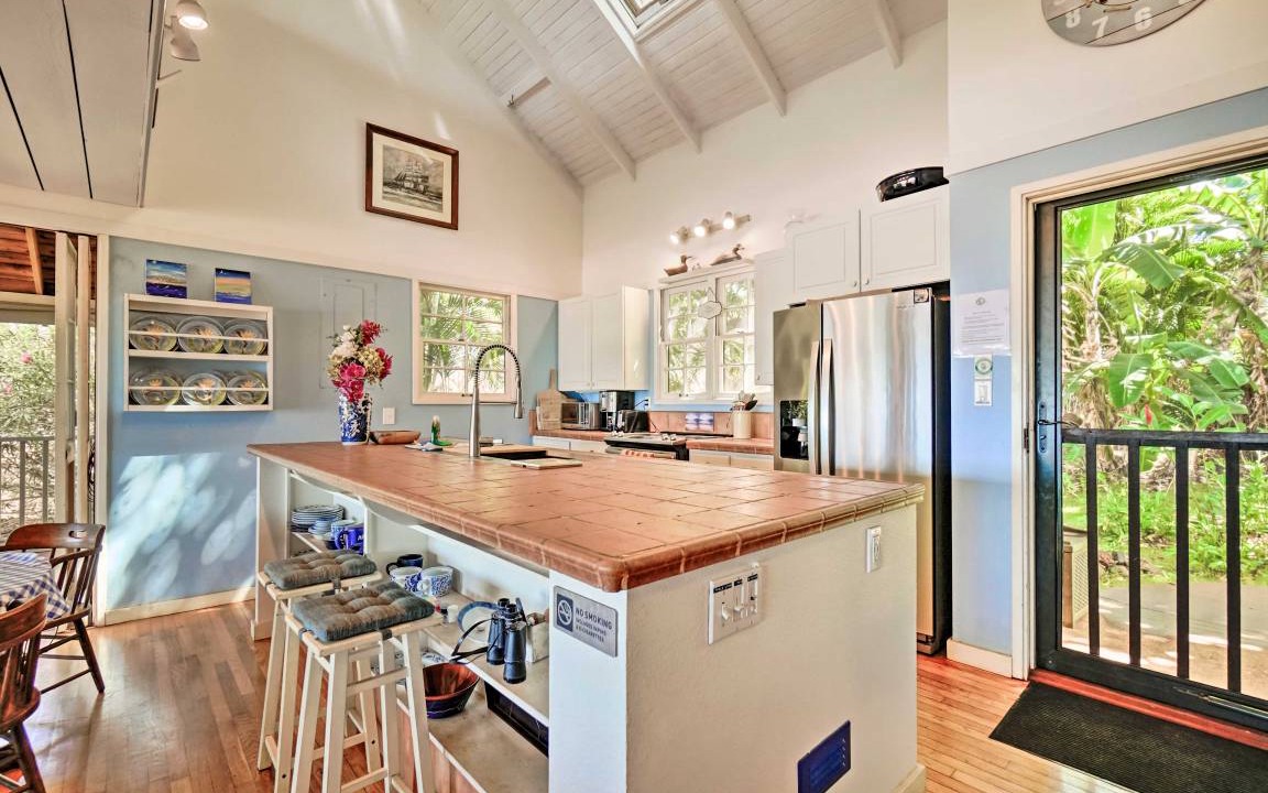 Photo of Kitchen in Maunaloa