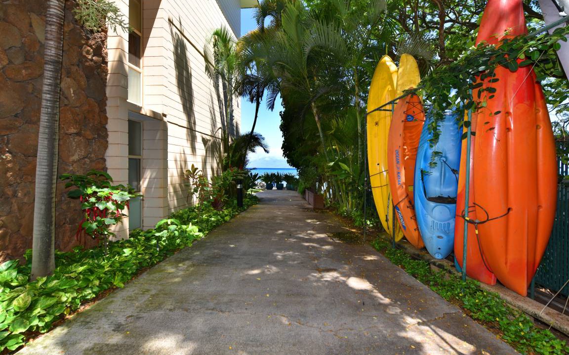 Photo of Others in Kahana