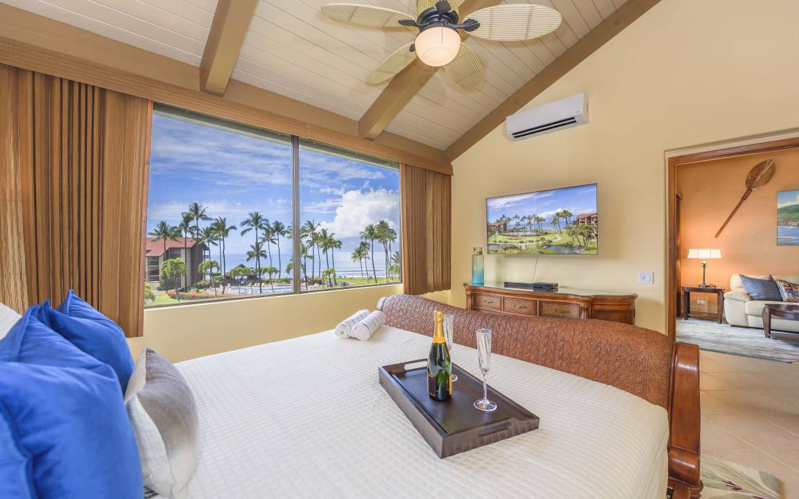 Photo of Bedroom in Historic Lahaina Front Street