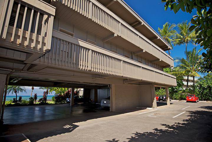 Photo of Others in Kahana